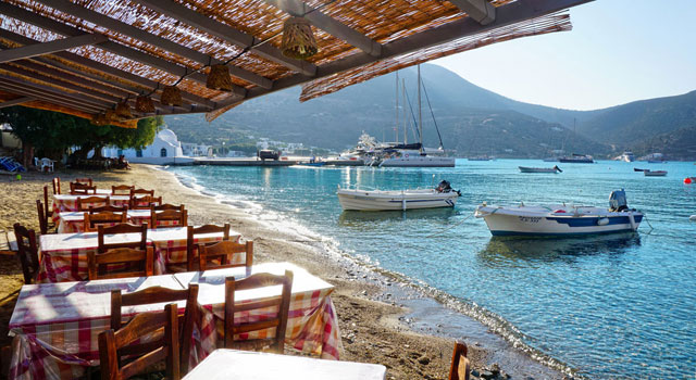 Symposio restaurant at Vathi Sifnos, on the beach
